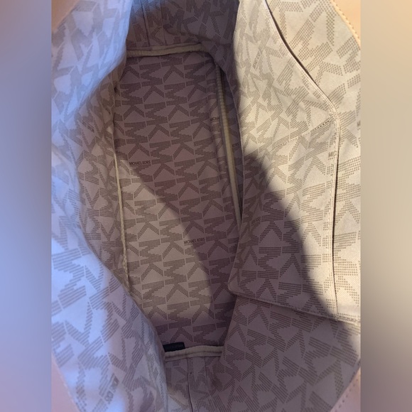 Michael Kors Jet Set Travel - Picture 7 of 16